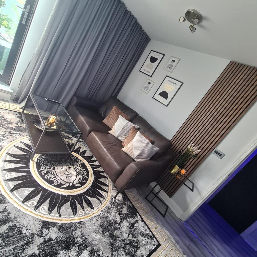 Luxury 9Ine Penthouse With Garden & Jacuzzi Apartamento Birmingham Exterior foto